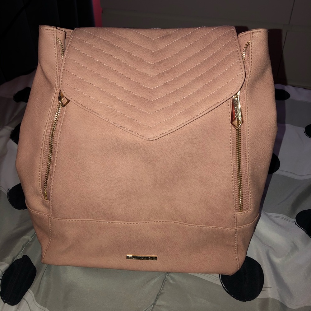 Cute peach on the go bag.